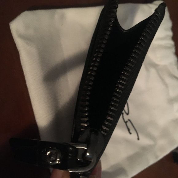 Oscar De La Renta Zip Card Holder - Picture 5 of 5